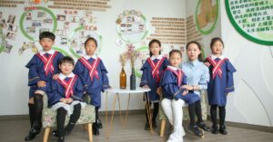 김정은, 김일성大 교원과 기념사진…”사회주의 발전 담보”