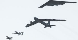 트럼프, ‘위협’이 미 bomber RAF 페어포드 기지 이탈의 원인이라고 주장