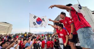 [아시안게임] 北여자축구 결승전 응원에 南응원단도 가세…”힘이 납니다”
