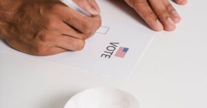 트럼프에 등돌린 美라틴계…”지지정당, 민주 59% 對 공화 35%”